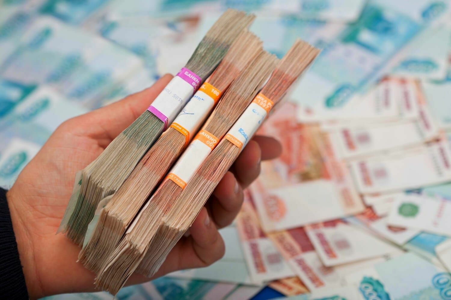 В Дагестане банковский клерк похитил 52 млн рублей по схеме фиктивных кредитов