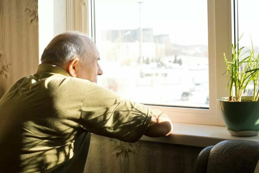 Пожилым москвичам заплатят за то, что они будут сидеть дома