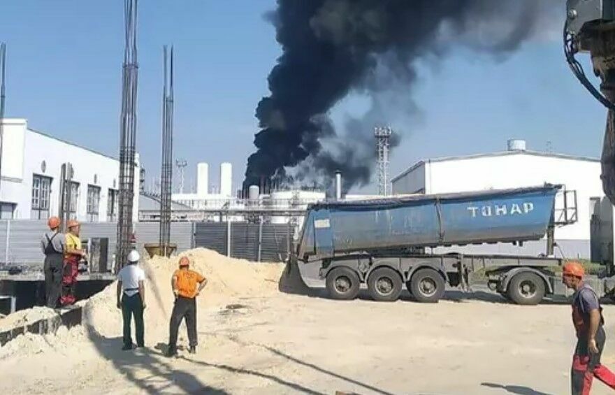 После падения беспилотника вспыхнул пожар на ростовском нефтезаводе (ВИДЕО)