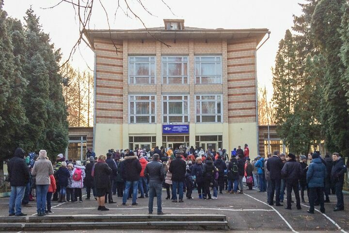 ЧП не местного масштаба:  закрыта знаменитая школа "Горки".