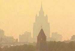 Дым от торфяников окутал Москву целиком