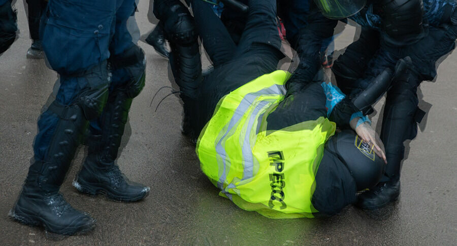 В СЧП собираются обязать журналистов носить номерной знак на акциях протеста