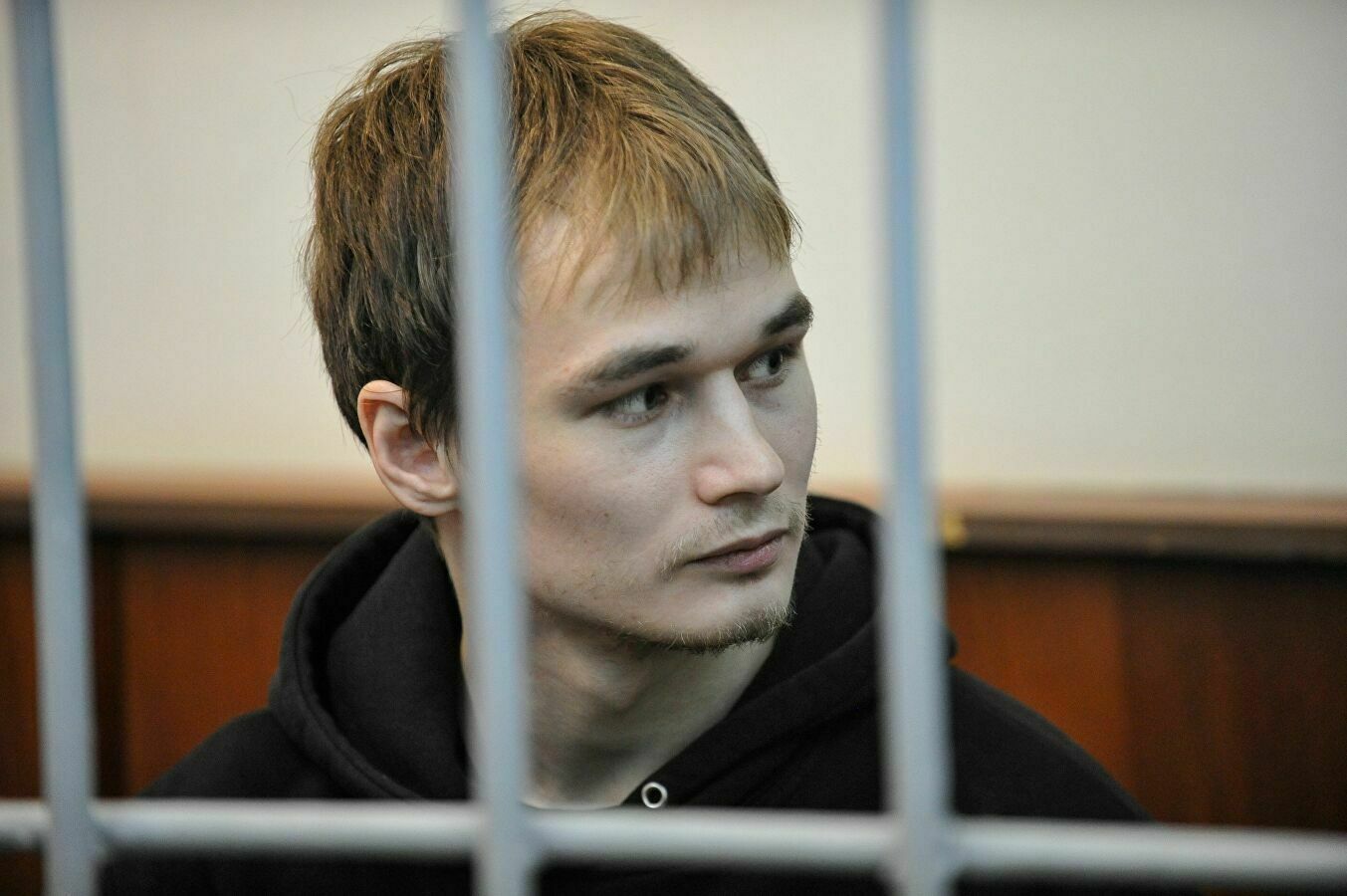 Аспиранта Мифтахова приговорили к шести годам за разбитое окно в офисе «ЕР»