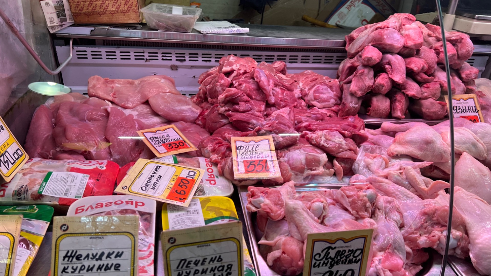 В ФАС отчитались о снижении цен на мясо кур, но ценники говорят об обратном