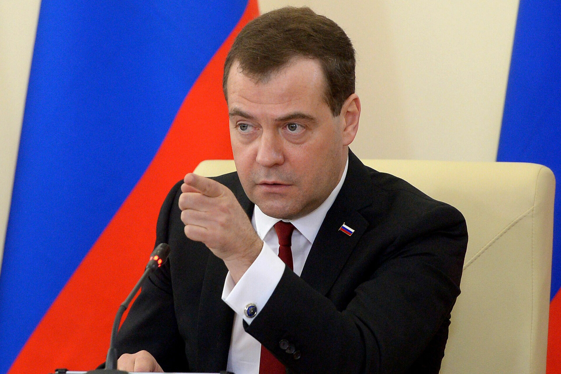 Медведев преобразовал Фонд защиты прав дольщиков в государственный