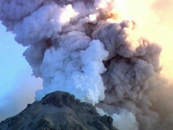 Пробуждение вулкана Безымянный на Камчатке опасно для самолетов