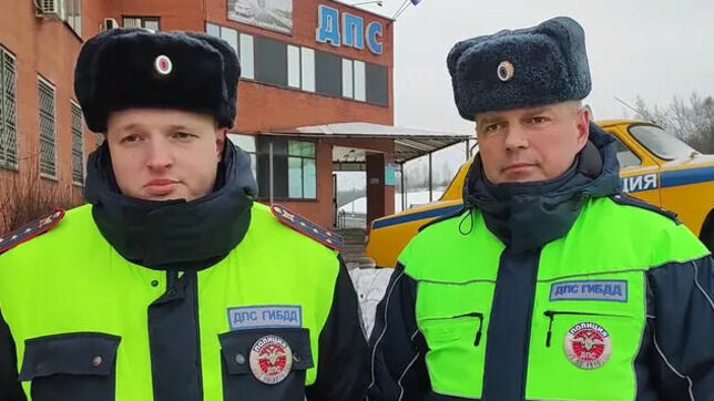 В Московской области инспекторы ДПС спасли водителя с инсультом