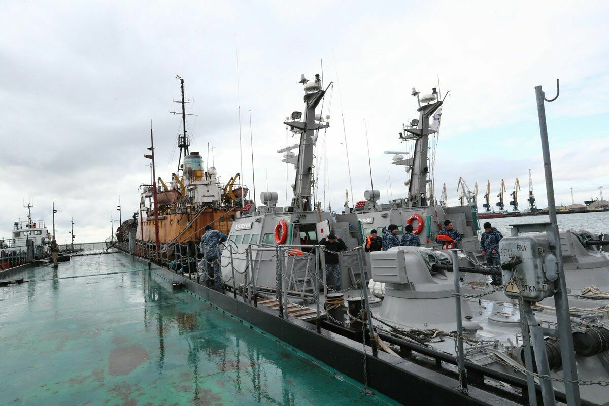 Военные корабли в Бердянске