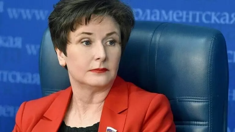 Зампред комитета Госдумы по ЖКХ Светлана Разворотнева призывает россиян взяться за лопаты