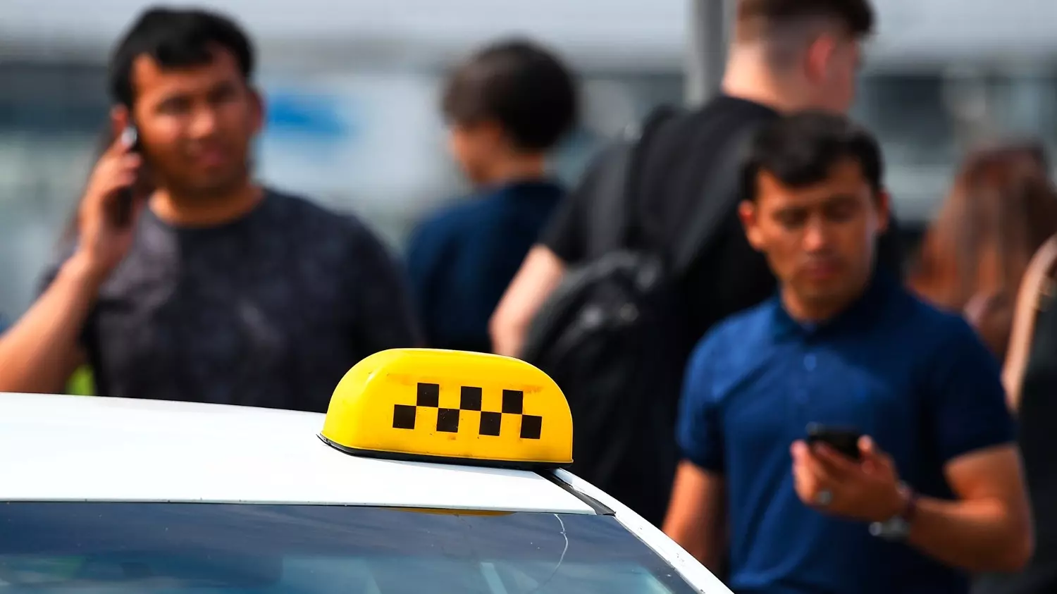 В Пермском крае мигрантам продлили запрет на работу в такси.