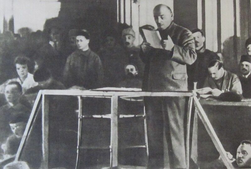 Ленин выступает на Х съезде РКП(б) читает доклад о НЭПе