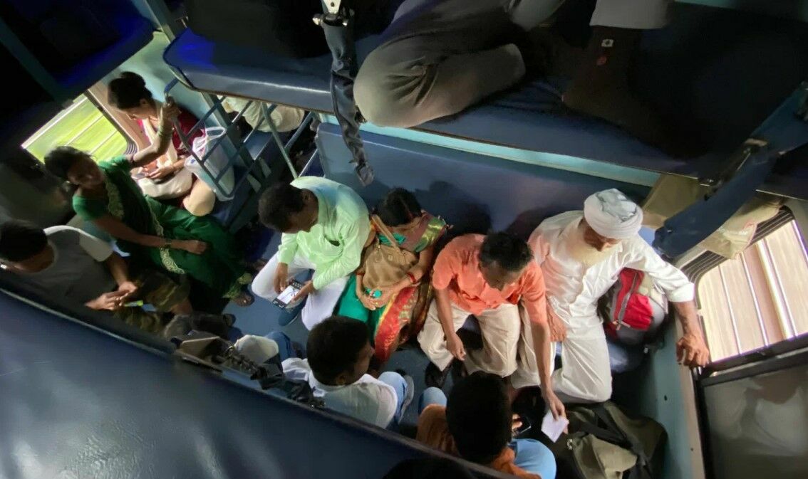 Более 50 человек пострадали в результате столкновения поездов в Индии
