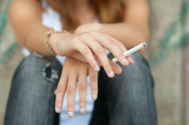 Минздрав: курение среди подростков снизилось почти втрое