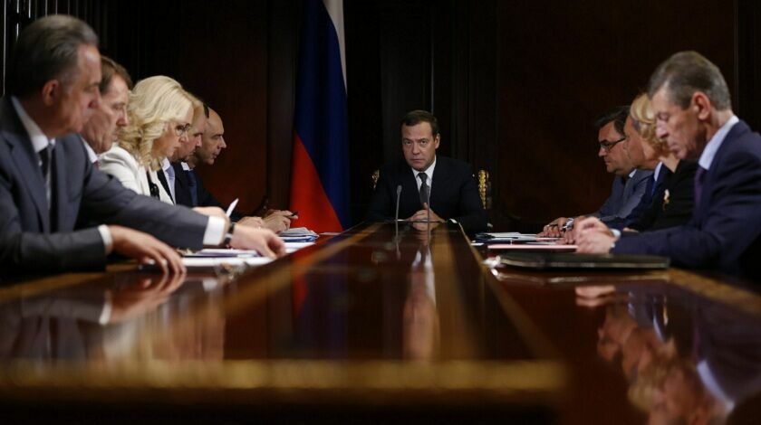 Медведев поручил Минобороны обеспечить Крым водой