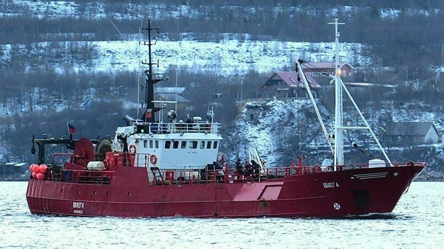 Судно с 19 рыбаками на борту затонуло в Баренцевом море
