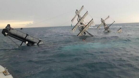 В Турции перевернулось туристическое судно: пострадали 33 человека