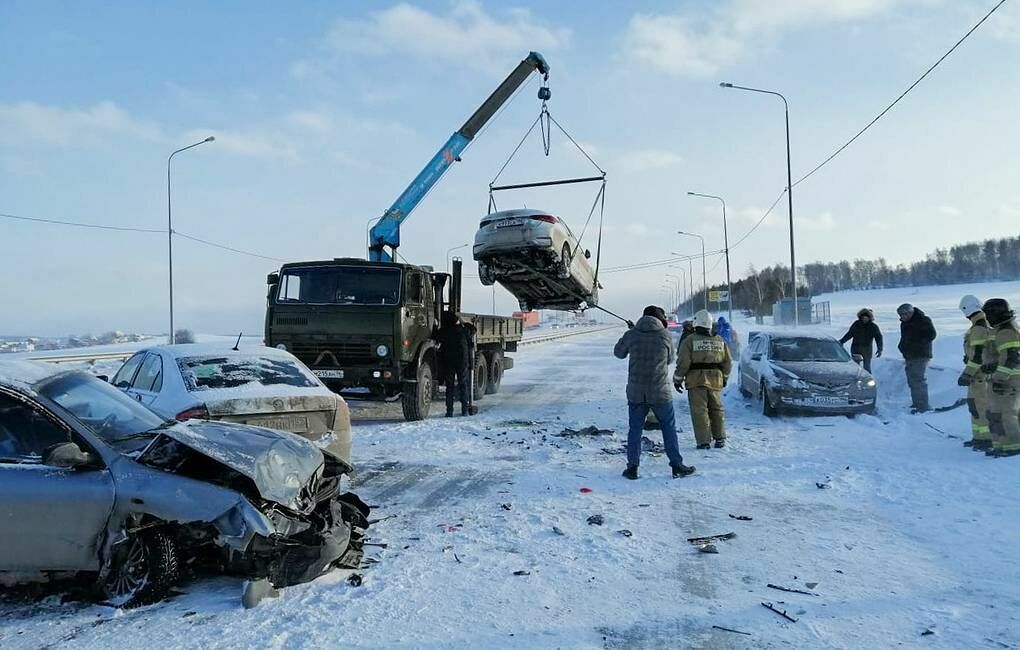 Авария из 20 машин спровоцировала пробку в 3 км на трассе М5 «Урал»