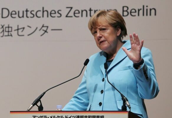 Меркель хочет пойти на диалог с Россией, но сохранить санкции