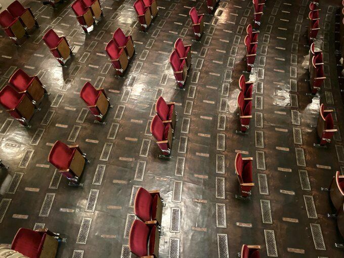 Берлинский театр показал, как рассадят зрителей в зале в условиях пандемии