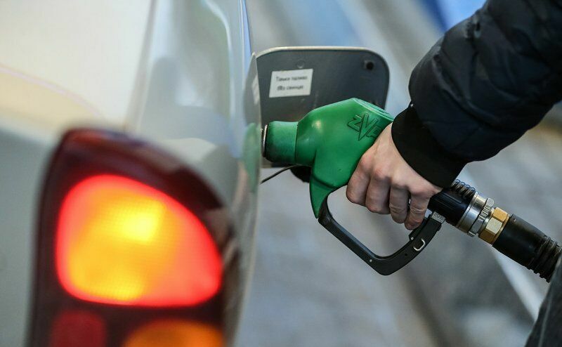 За недолив бензина АЗС предлагают штрафовать на миллионы рублей