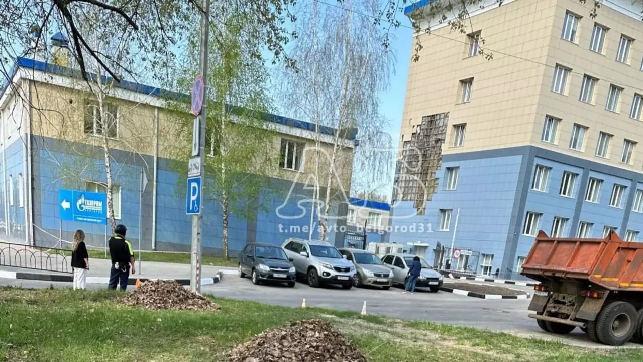 Новые кадры с пострадавшим зданием от прилёта БПЛА в Белгороде.