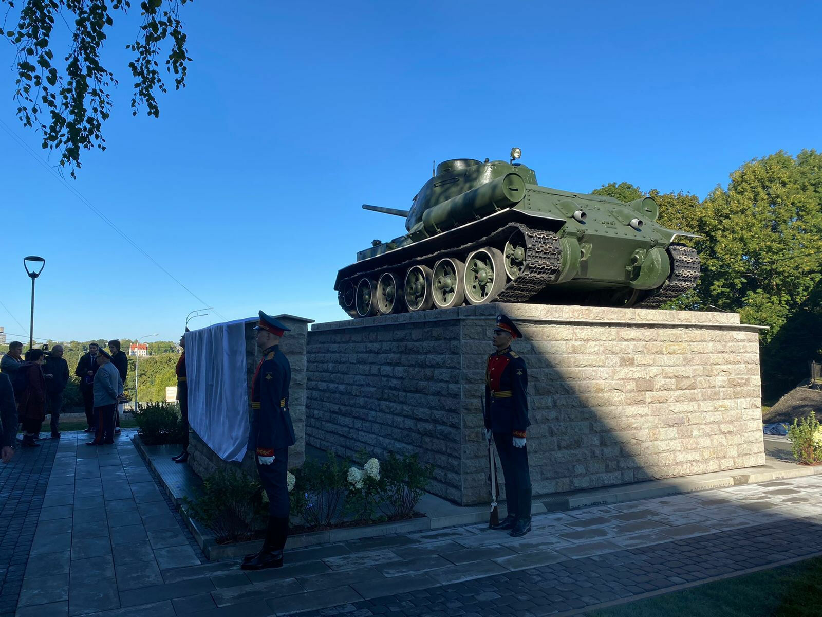 В России восстановят памятники, снесенные за рубежом