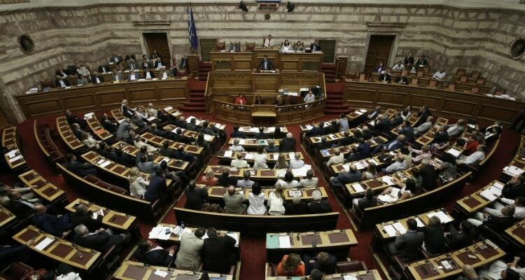 Парламент Греции принял второй пакет реформ по требованию кредиторов