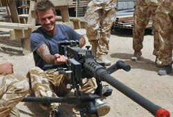 Дэвида Бэкхема научили навыкам войны в Афганистане (ФОТО)