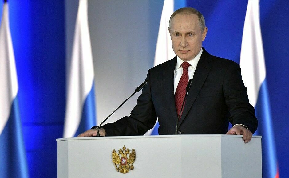 Владимир Путин внес в Госдуму законопроекты по конституционной реформе
