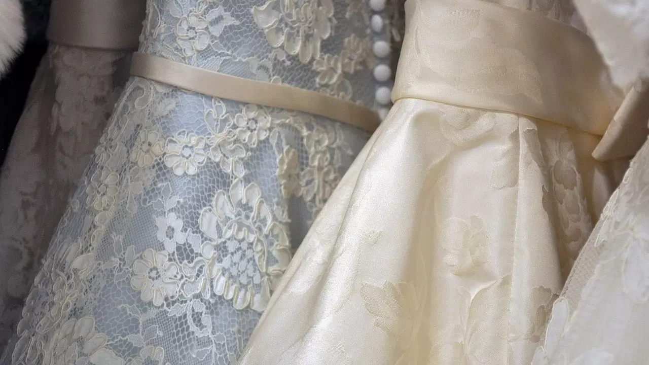 Психолог не советует превращать свадебное платье в священный символ