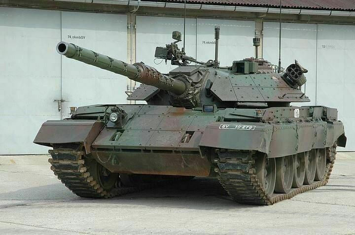 Старый танк борозды не портит? Какие боевые машины поставит Словения Украине