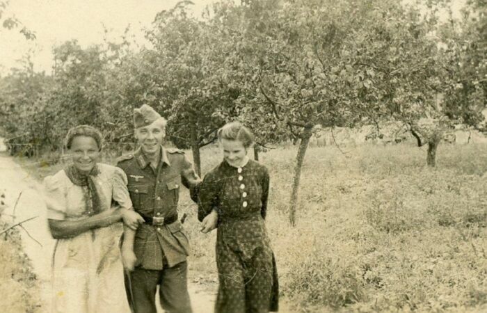 "Дембельский" альбом: какие фото слали на родину солдаты вермахта