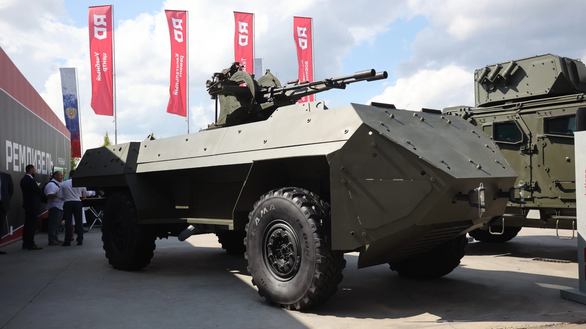 На выставке «Армия-2023» представили беспилотный броневик «Зубило»