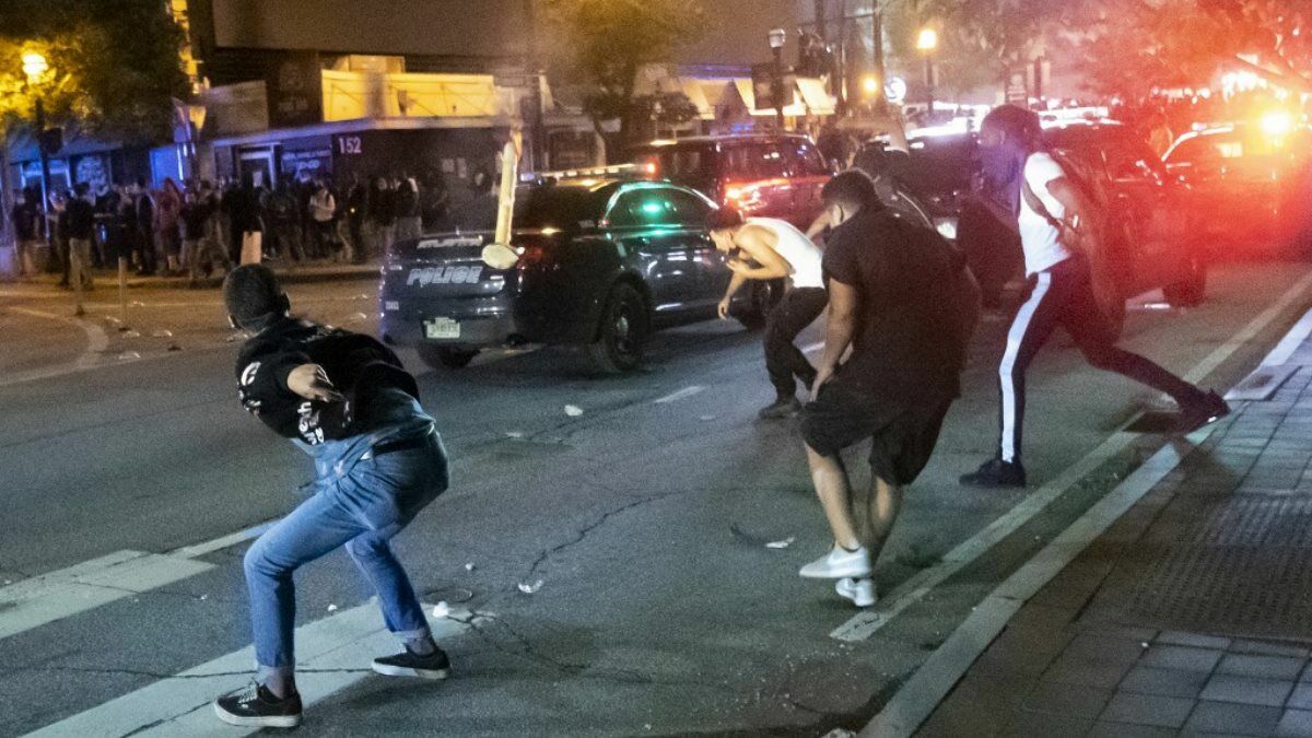 В ходе протестов в Атланте были застрелены два человека, пятеро ранены