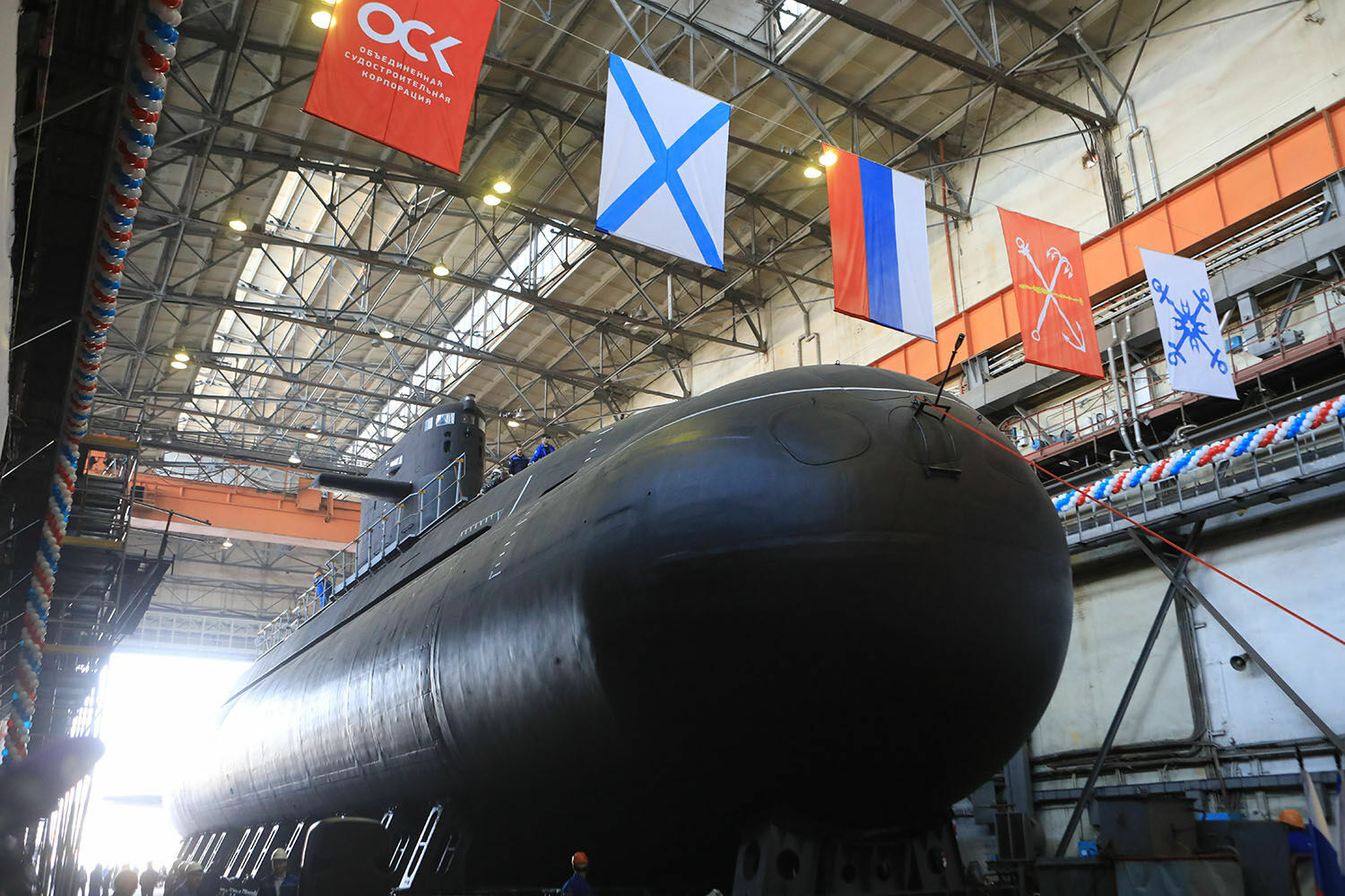 Спущена на воду подводная лодка "Кронштадт" для ВМФ России