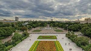В Москве из-за урагана закрыли Парк Горького и зоопарк