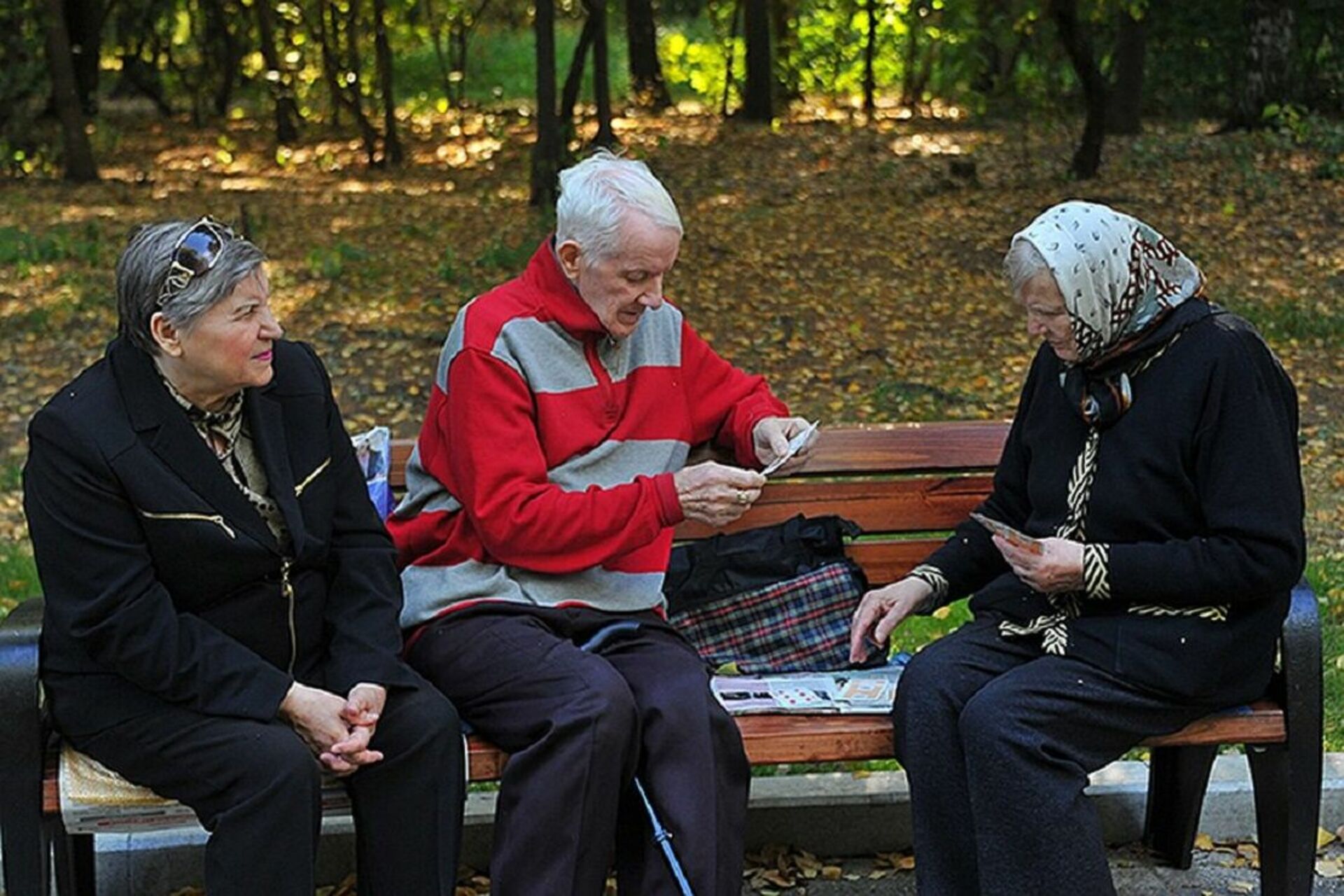 Пенсионеры людям. Пенсионеры. Пожилые люди. Пожилые люди в России. Русские пенсионеры.