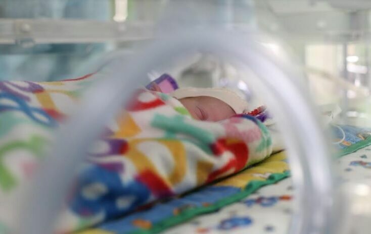 Подмосковные врачи спасли новорожденную весом 610 граммов