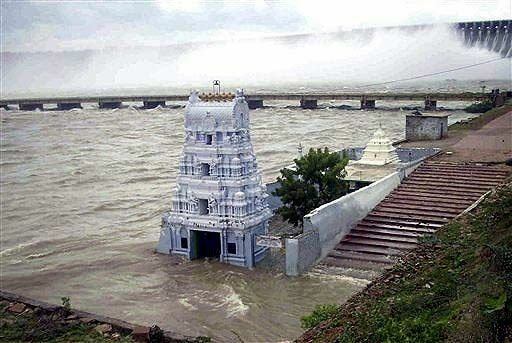 Крупнейшее за столетие наводнение на востоке Индии