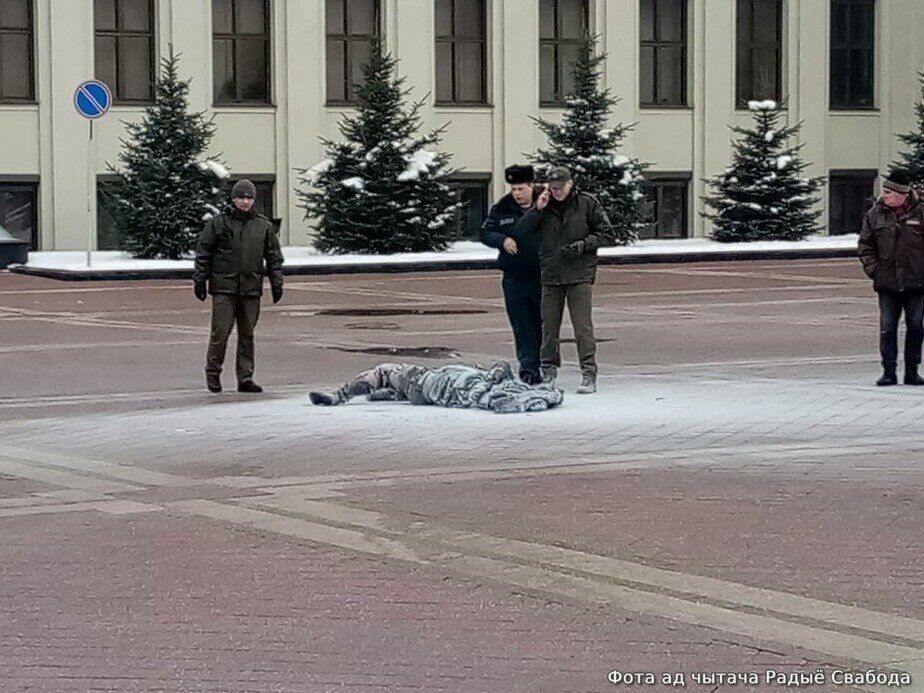СМИ сообщили о самосожжении человека в центре Минска