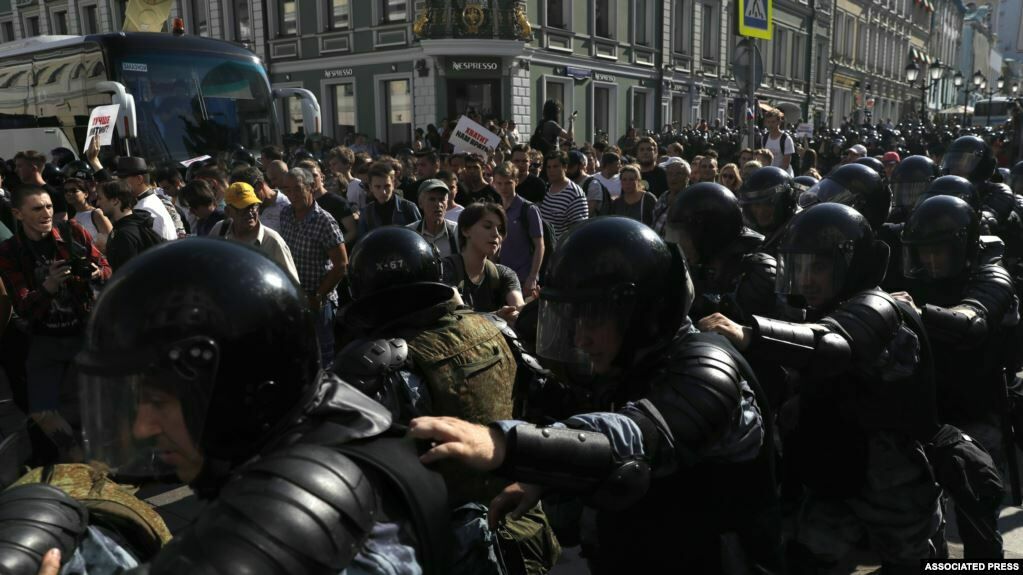 Один из фигурантов дела о массовых беспорядках в Москве покинул Россию