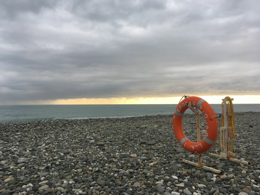 Спасатели нашли тело рыбака с затонувшего в Баренцевом море судна