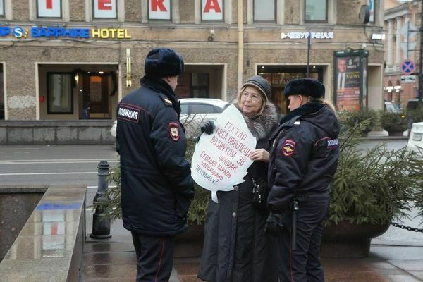 Первая публичная акция "зелёных" испугала полицию Петербурга