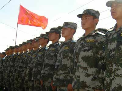 Китай будет следить за своими солдатами при помощи смартфонов