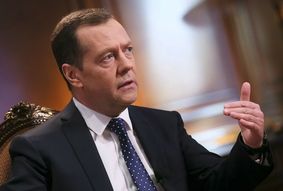 Медведев объяснил, как России сможет не платить по долговым обязательствам
