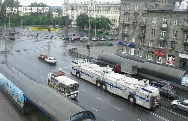 Китайцы поверили в "первоапрельский" бронеавтобус из России