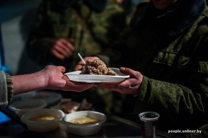 С доставкой в часть: военные будут заказывать еду по телефону