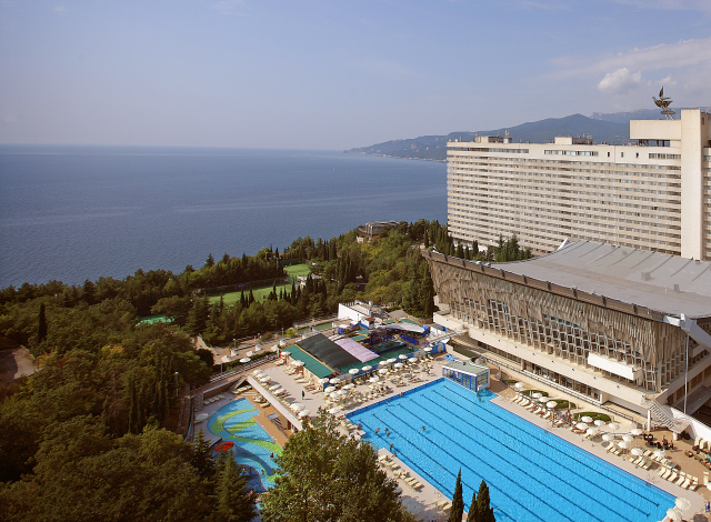 Российские отели на Черном море запланировали в летний сезон повысить цены