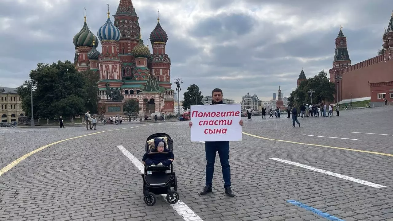 Дмитрий Бахтин проводил пикет на Красной площади, но был задержан