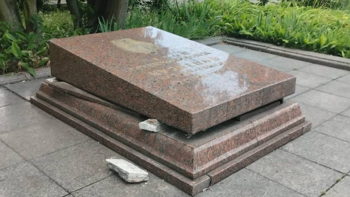 Во Львове неизвестные пытались похитить останки Героя СССР Николая Кузнецова